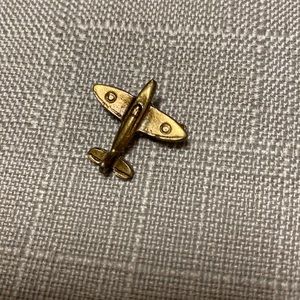 Airplane lapel pin